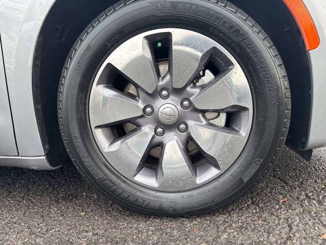 2018 Chrysler Pacifica Touring L - Image 9