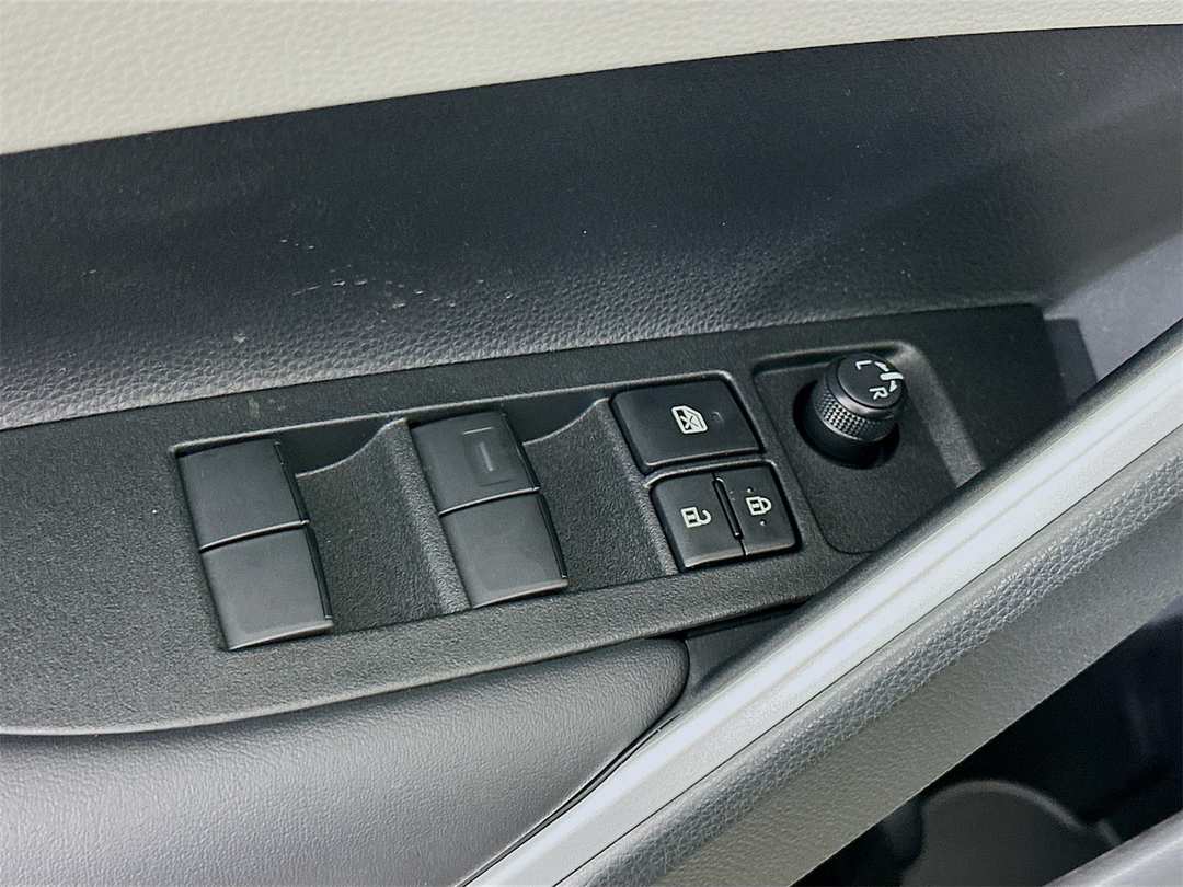 2026 Toyota Corolla Cross L - Image 18