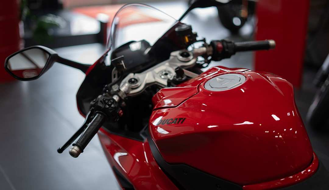2026 Ducati Panigale V2 - Image 6