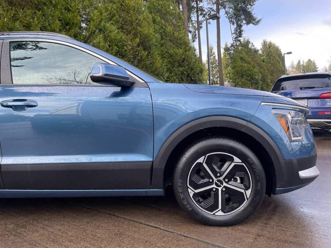 2025 Kia Niro EX - Image 2