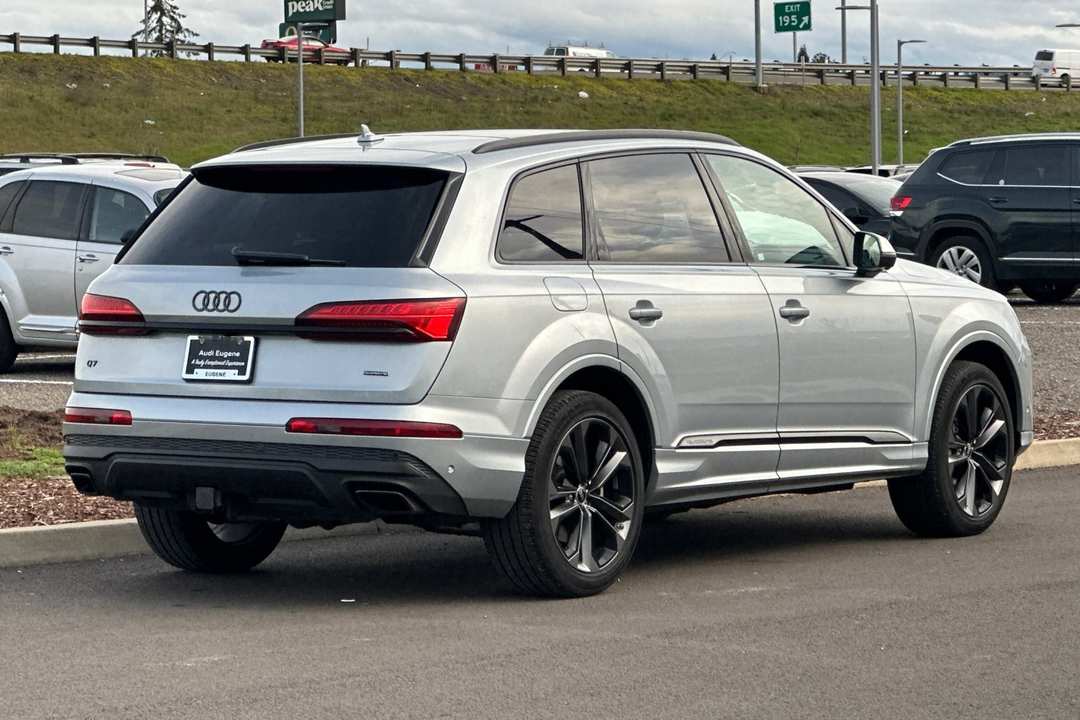 2025 Audi Q7 55 Premium Plus - Image 3