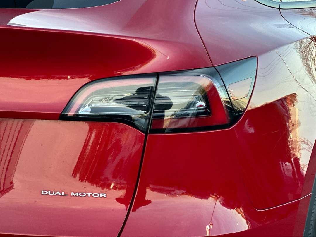 2023 Tesla Model Y Long Range - Image 25