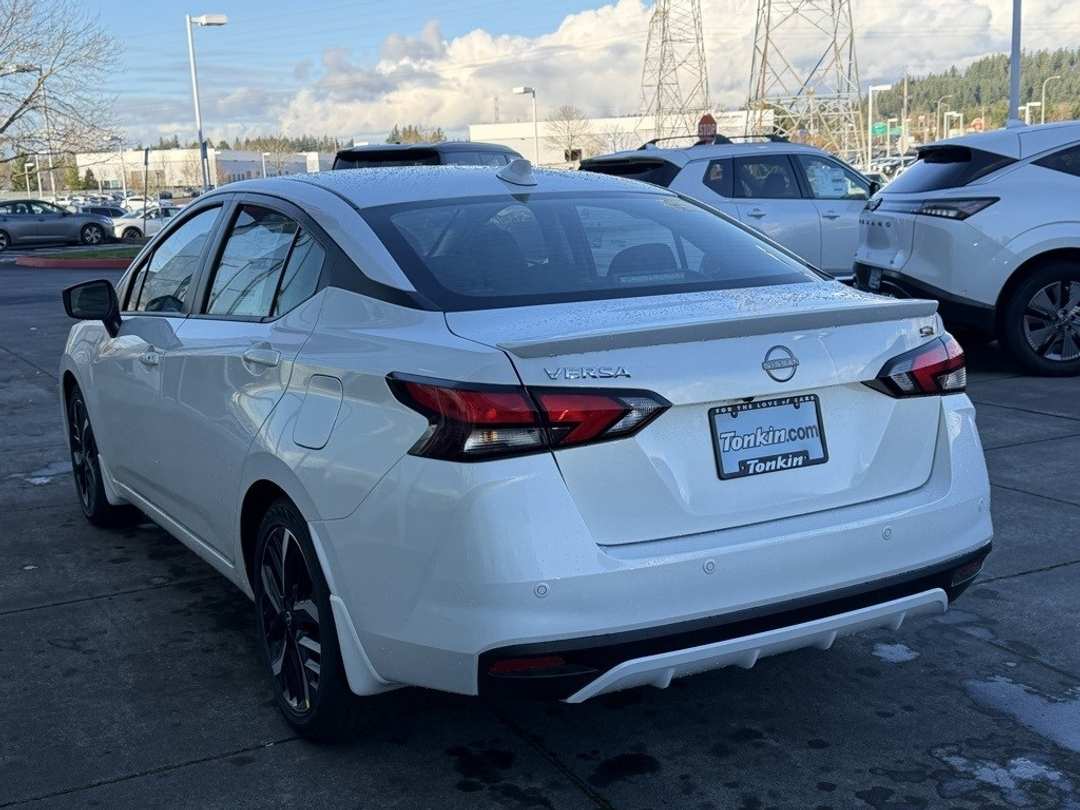2025 Nissan Versa 1.6 SR - Image 5