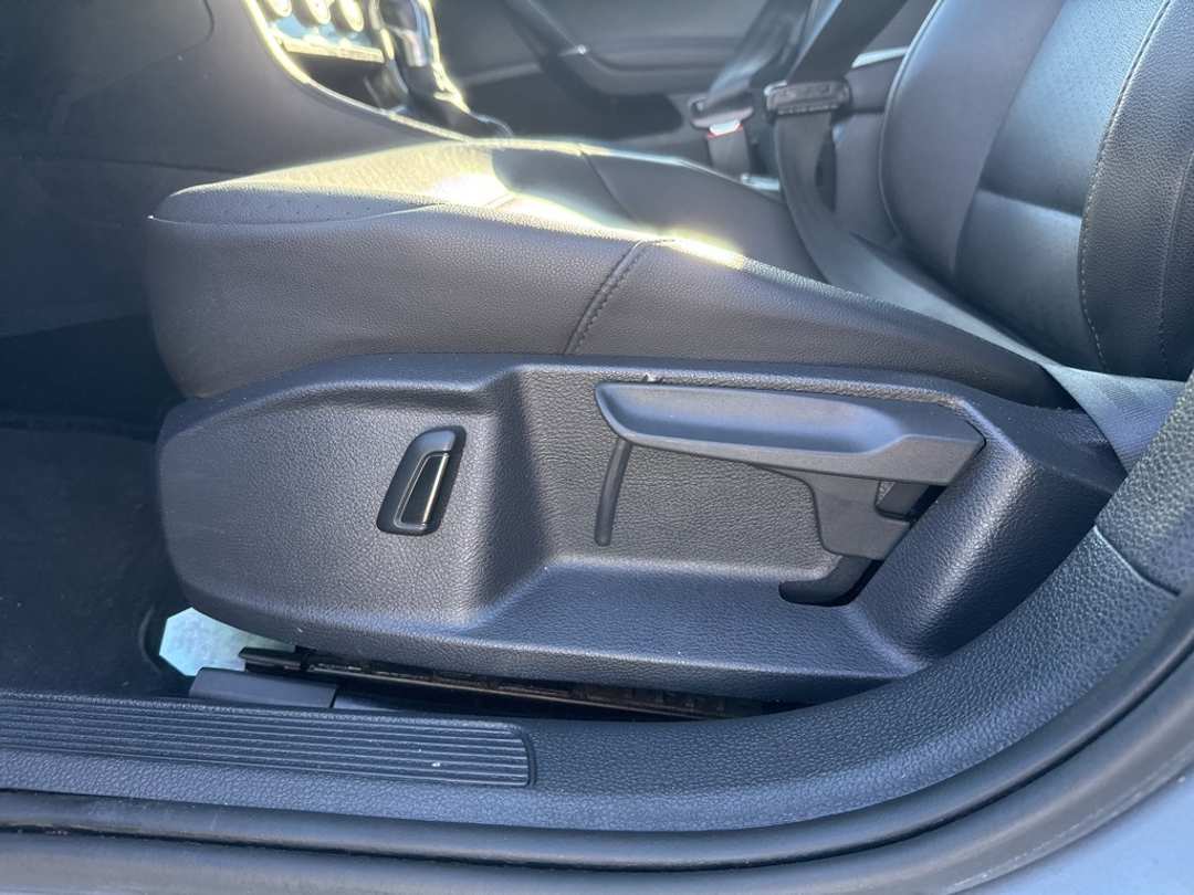 2015 Volkswagen E-Golf SEL Premium - Image 15