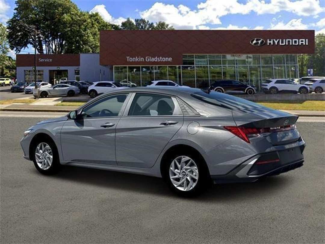 2026 Hyundai Elantra Blue - Image 4