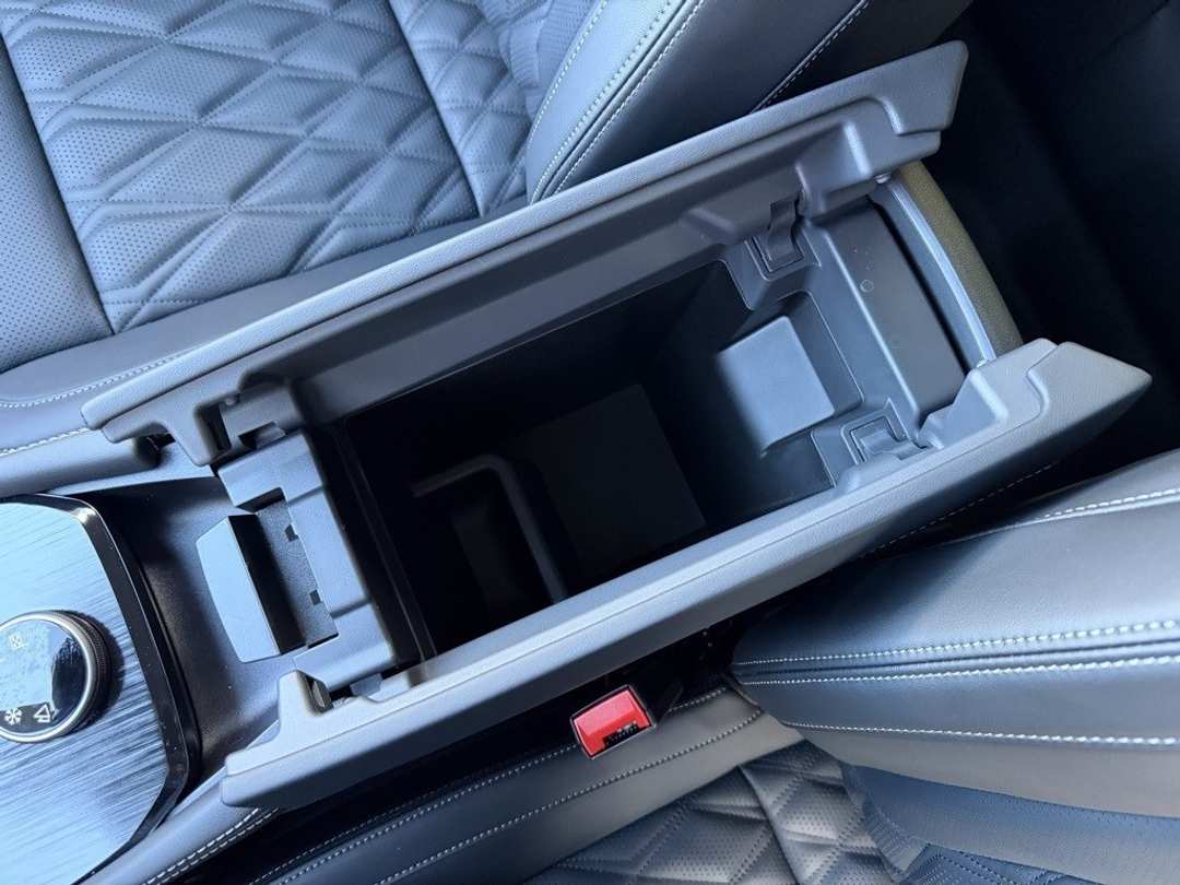 2026 Nissan Rogue Platinum - Image 27