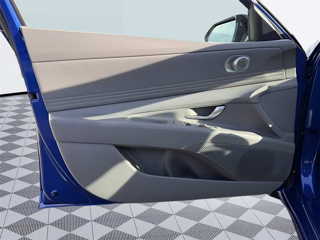 2026 Hyundai Elantra SEL Sport - Image 11