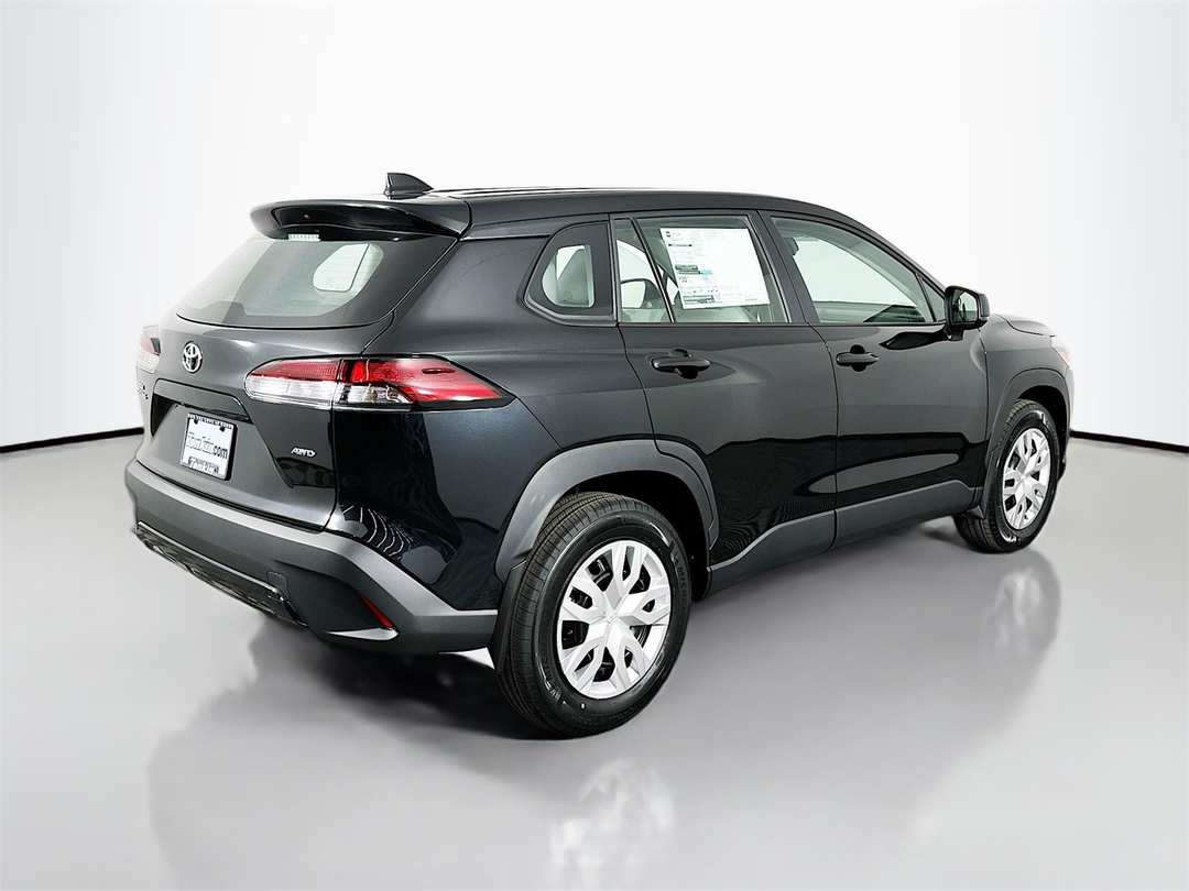 2026 Toyota Corolla Cross L - Image 7