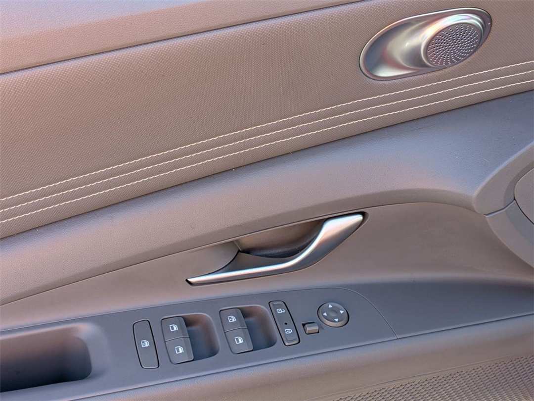 2022 Hyundai Elantra SEL - Image 10