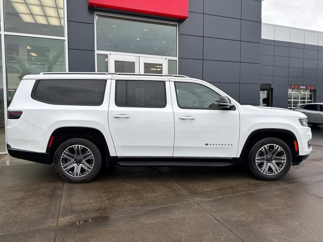 2024 Jeep Wagoneer L Series II - Image 2