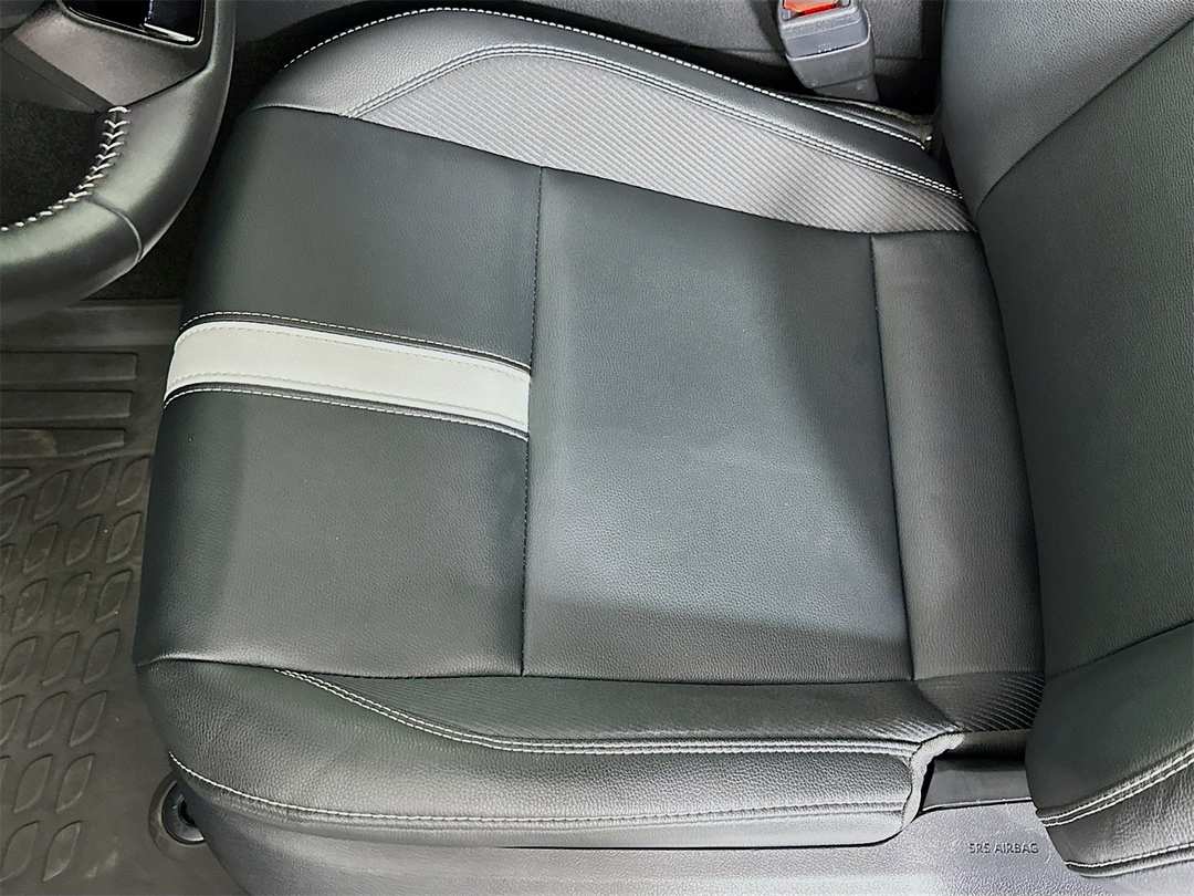 2025 Toyota Camry SE - Image 19