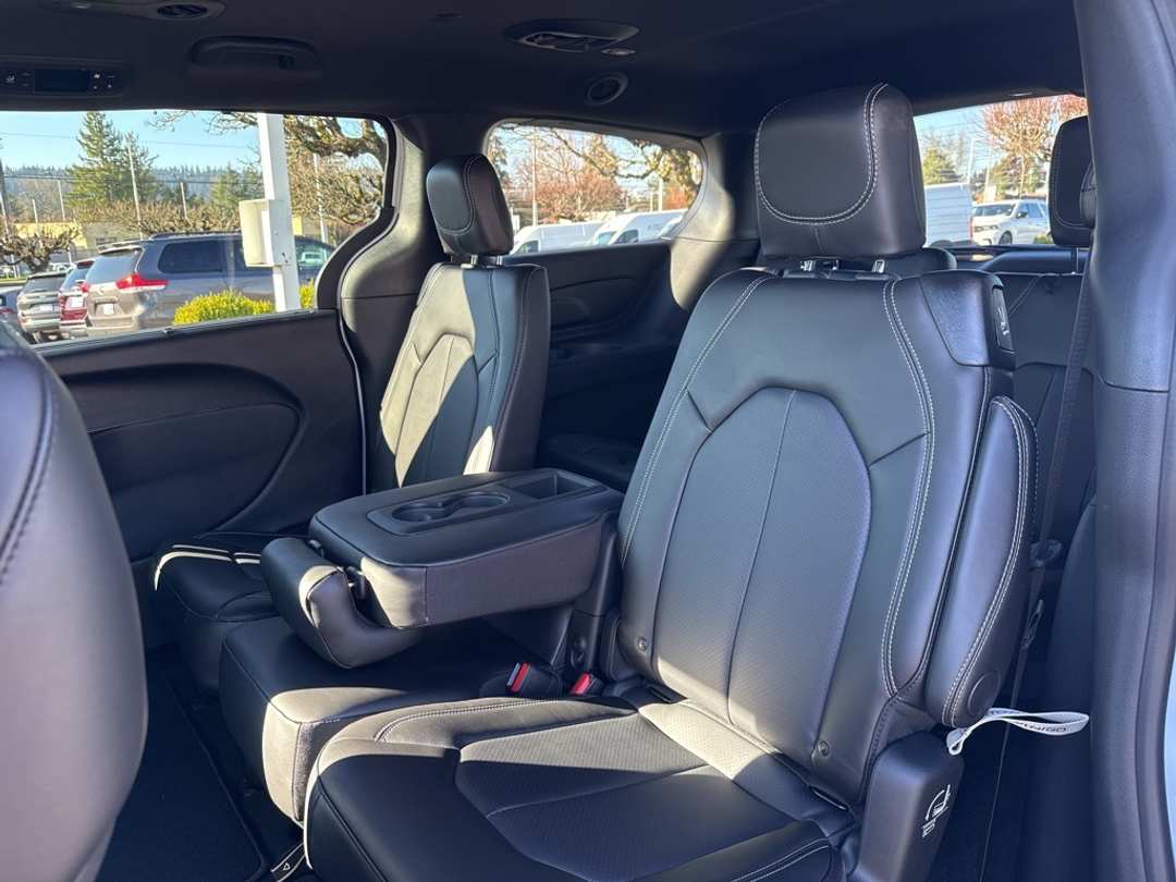2026 Chrysler Pacifica Select - Image 25