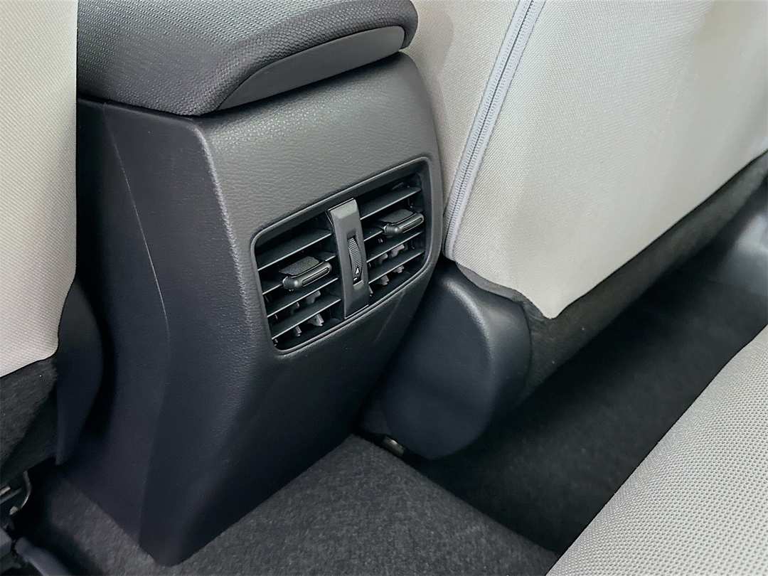 2026 Toyota Corolla Cross L - Image 24