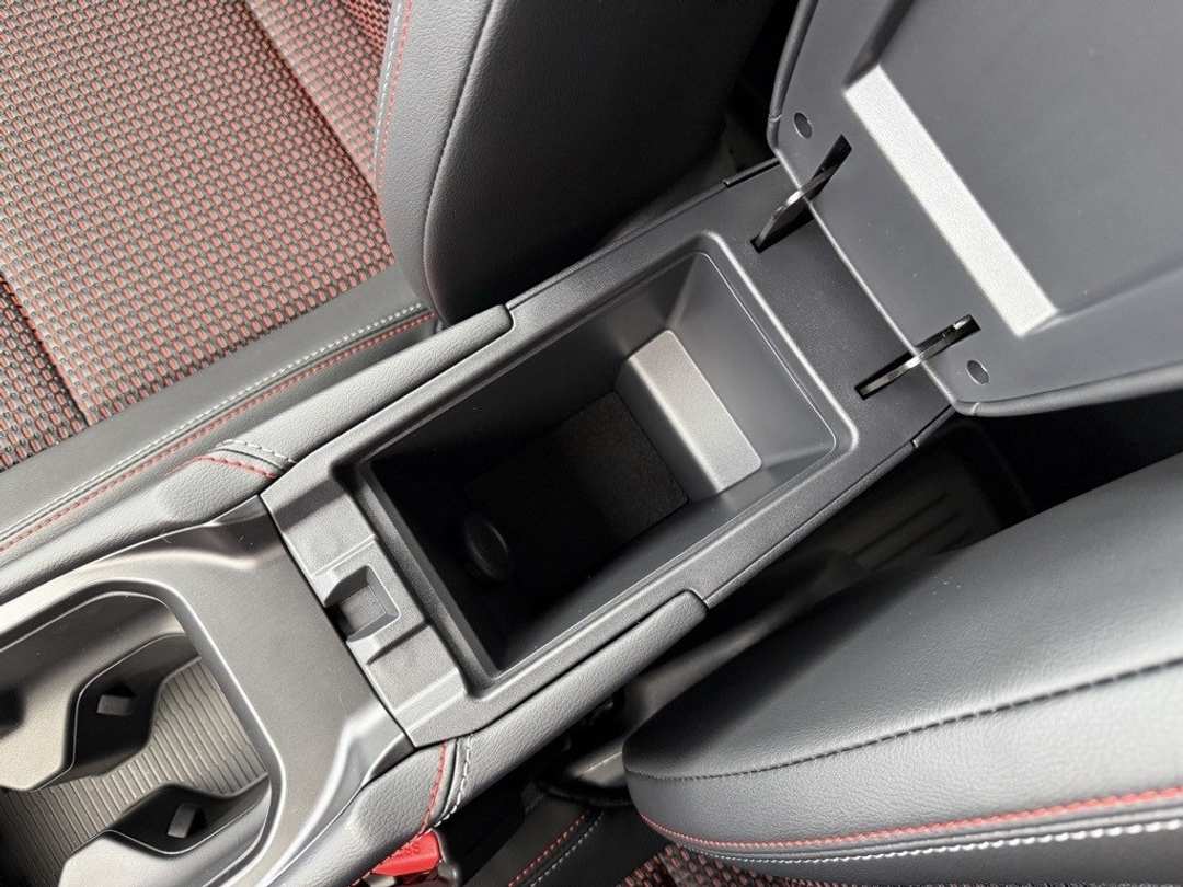 2026 Nissan Kicks SR - Image 25