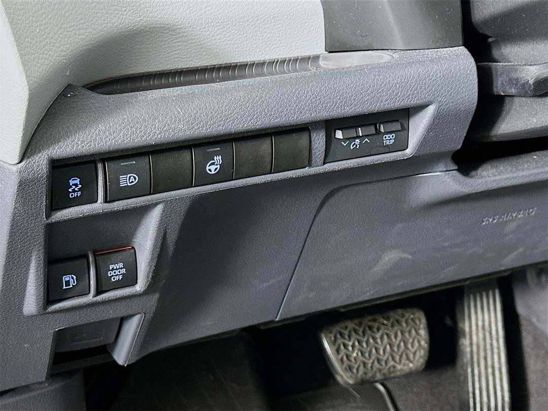 2022 Toyota Sienna XSE - Image 10