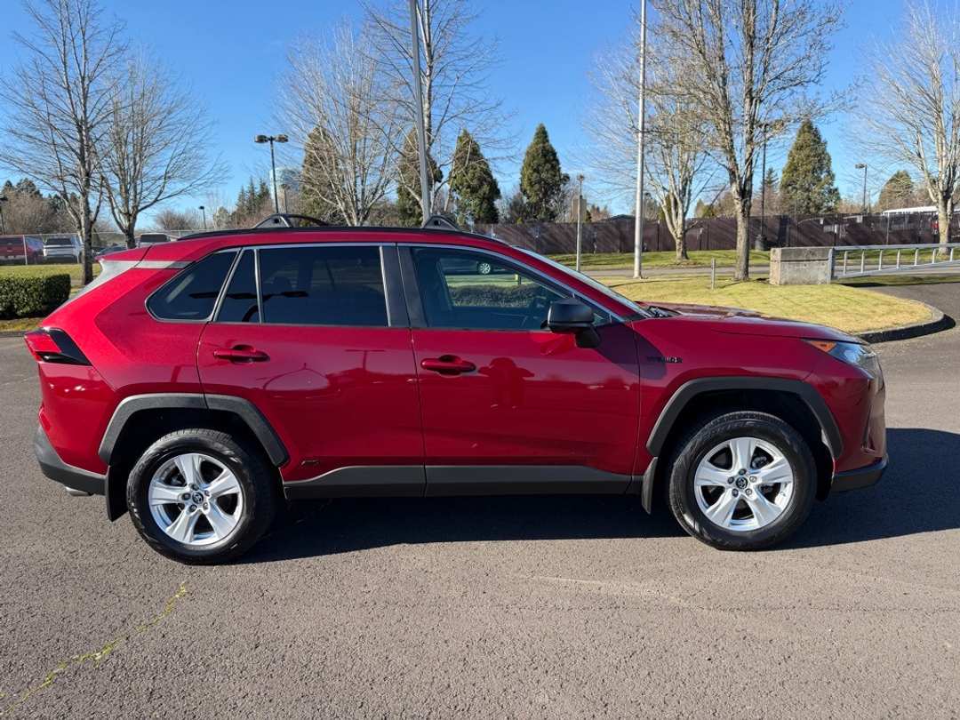 2019 Toyota Rav4 LE - Image 9