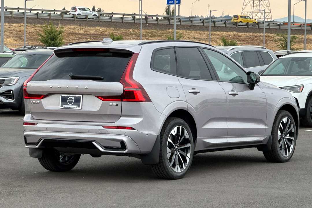 2026 Volvo Xc60 B5 Plus - Image 3