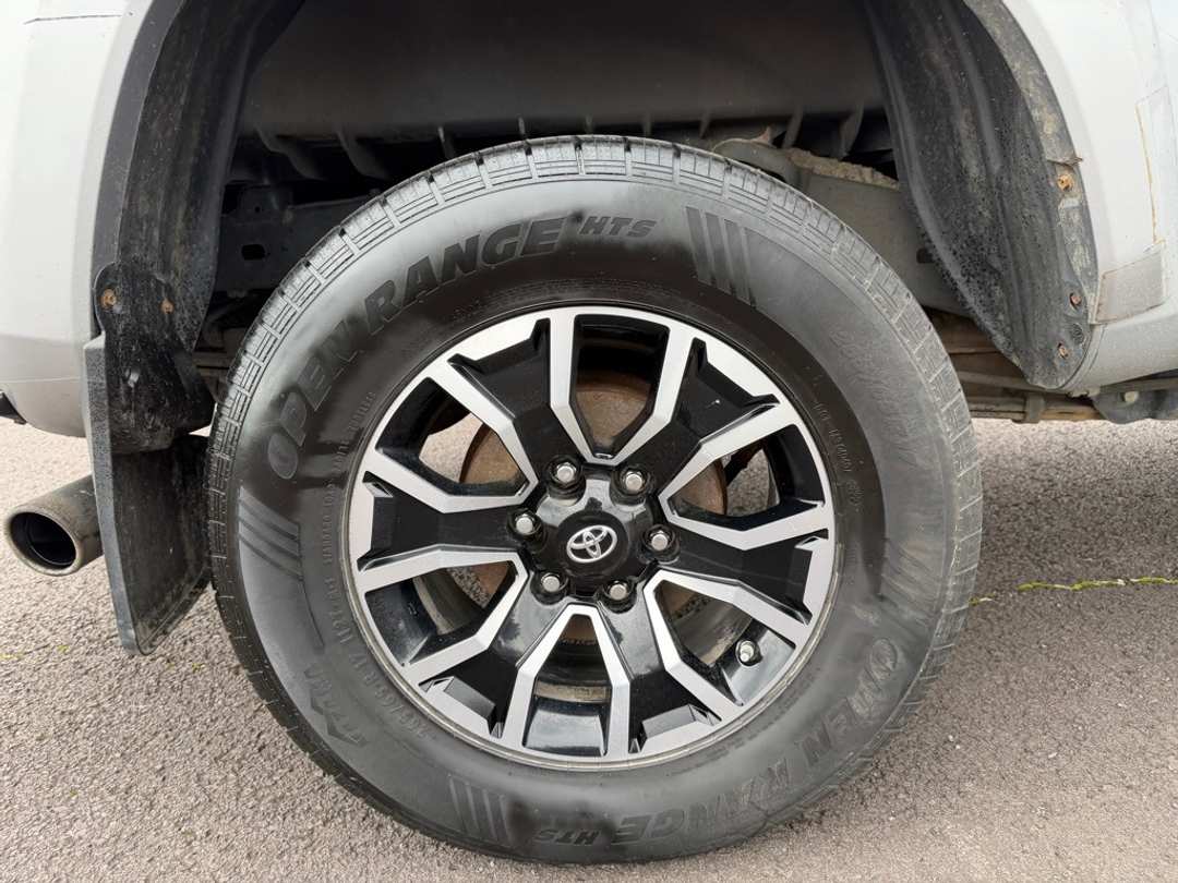 2020 Toyota Tacoma TRD Sport - Image 10