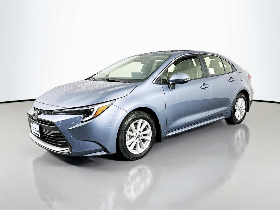 2026 Toyota Corolla XLE - Image 3