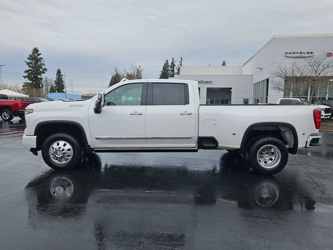 2025 Chevrolet Silverado 3500Hd High Country - Image 3