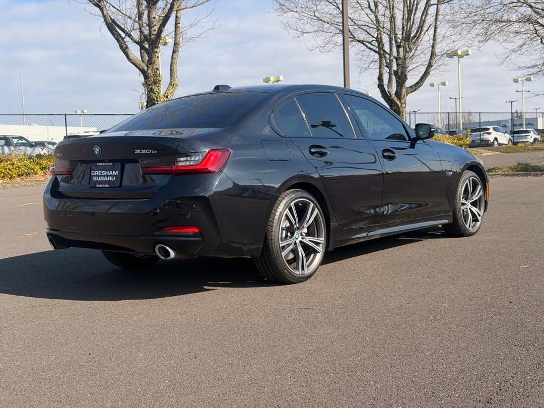 2023 BMW 3 Series 330e xDrive - Image 7