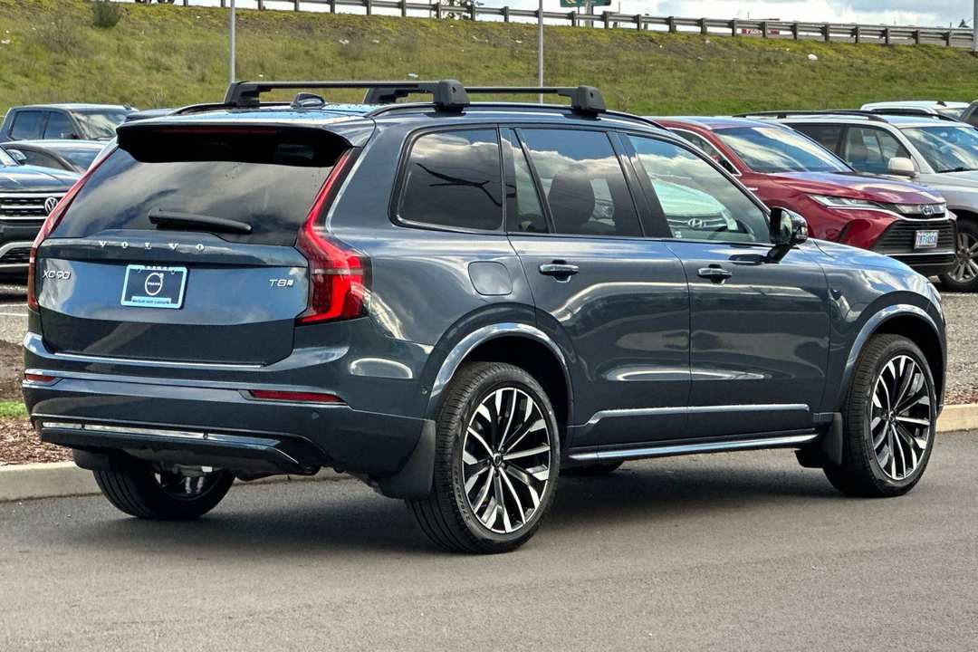 2026 Volvo Xc90 T8 Ultra - Image 3