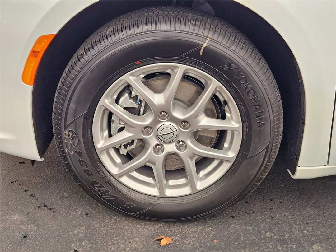 2026 Chrysler Pacifica Select - Image 39