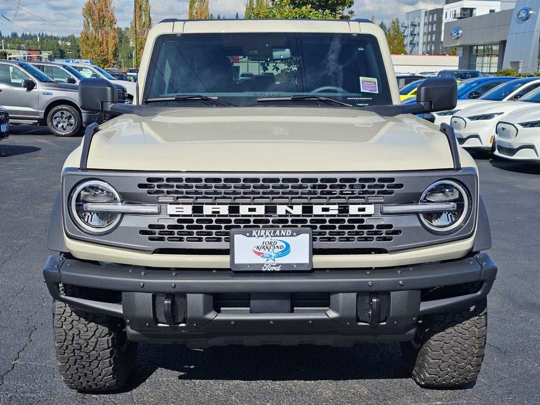 2025 Ford Bronco Badlands - Image 2