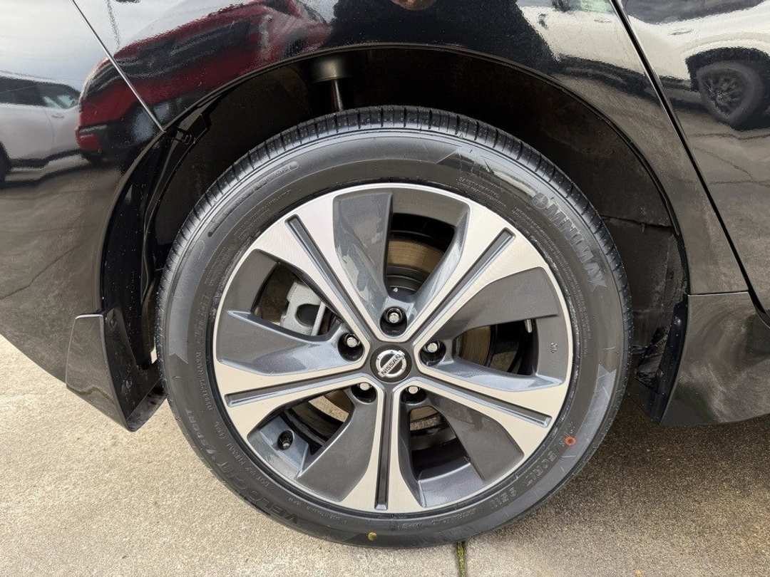 2019 Nissan LEAF SV - Image 9