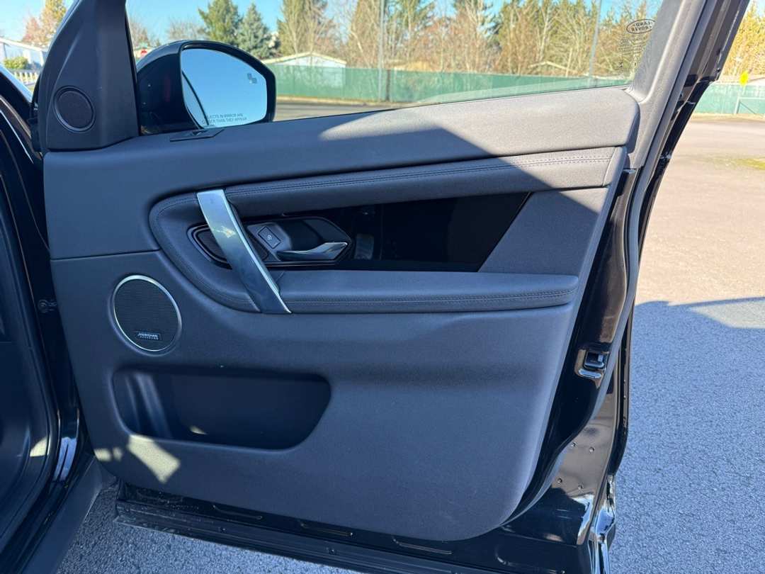 2023 Land Rover Discovery Sport SE - Image 24