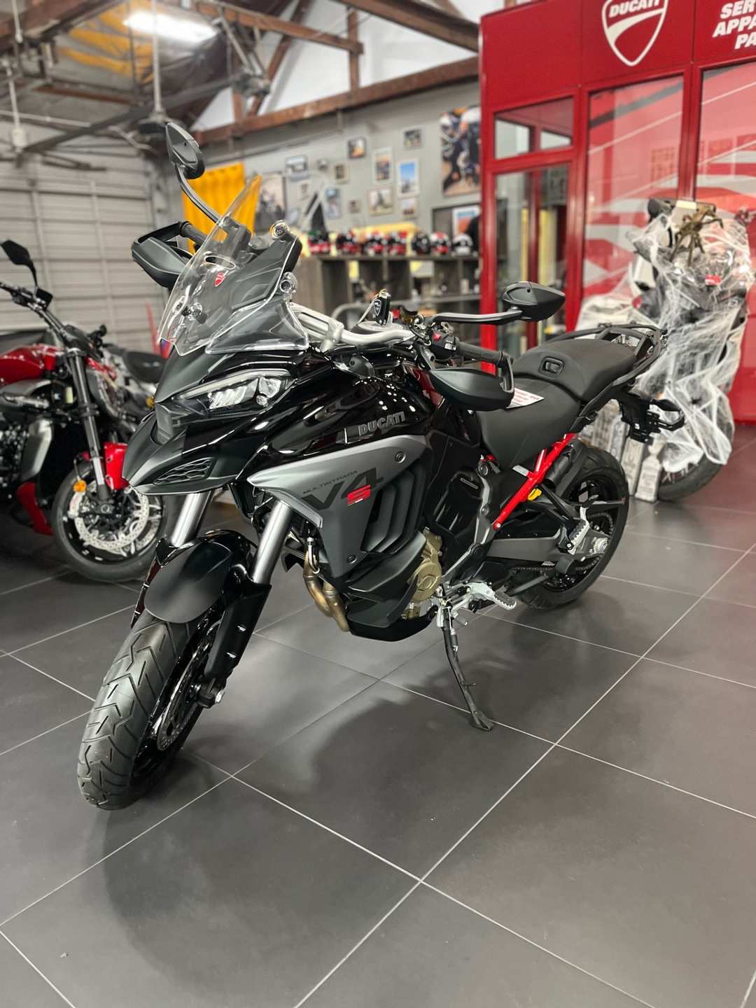 2025 Ducati Multistrada V4 S Travel & Radar - Image 7