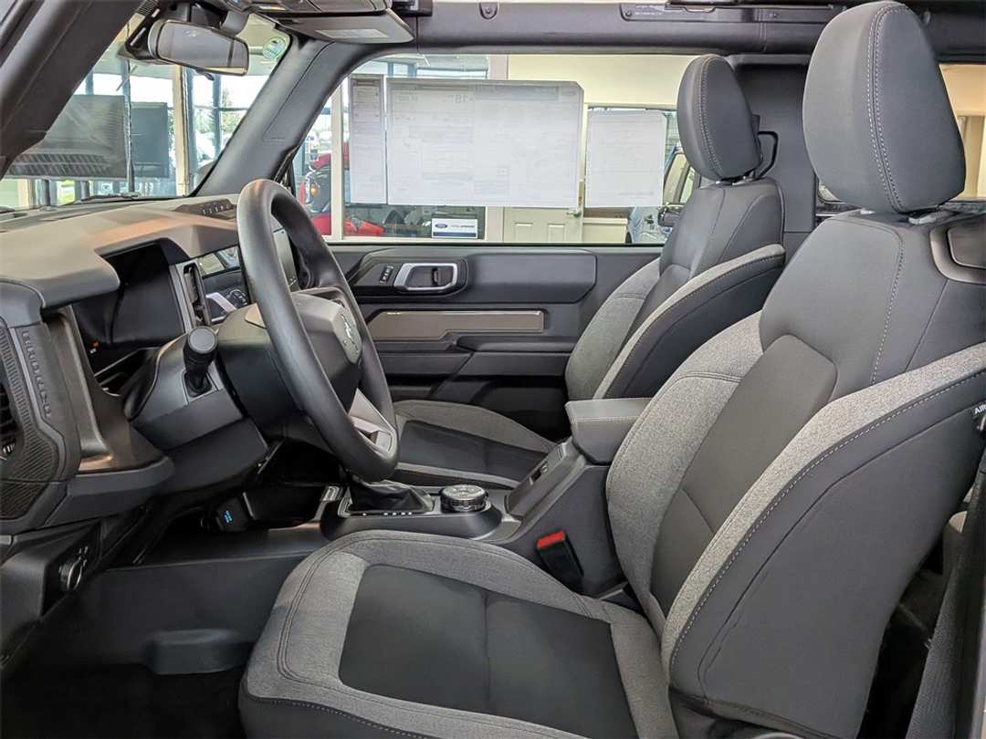 2025 Ford Bronco Base - Image 14