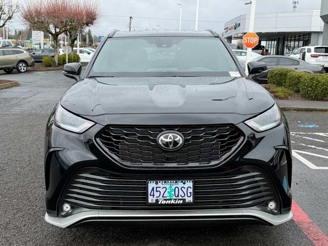 2025 Toyota Highlander XSE - Image 3