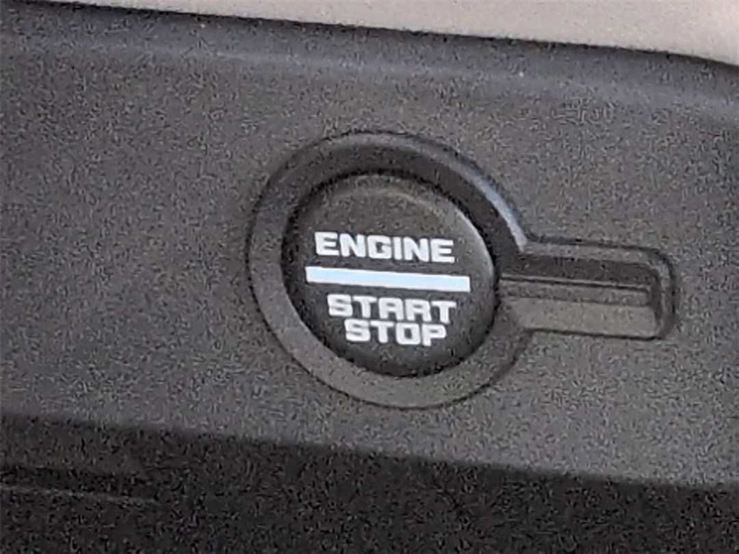 2025 Ford Bronco Outer Banks - Image 14