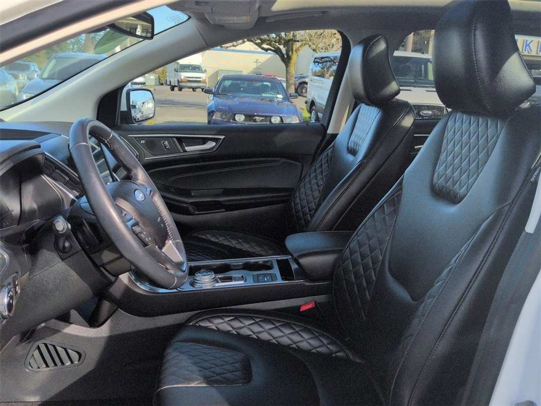 2023 Ford Edge Titanium - Image 13