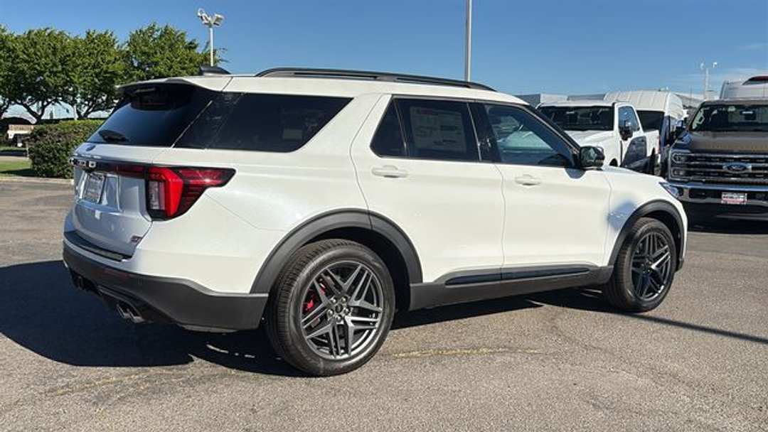 2026 Ford Explorer ST - Image 3