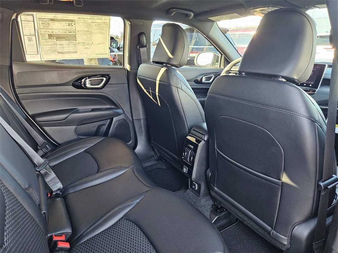 2026 Jeep Compass Latitude - Image 33