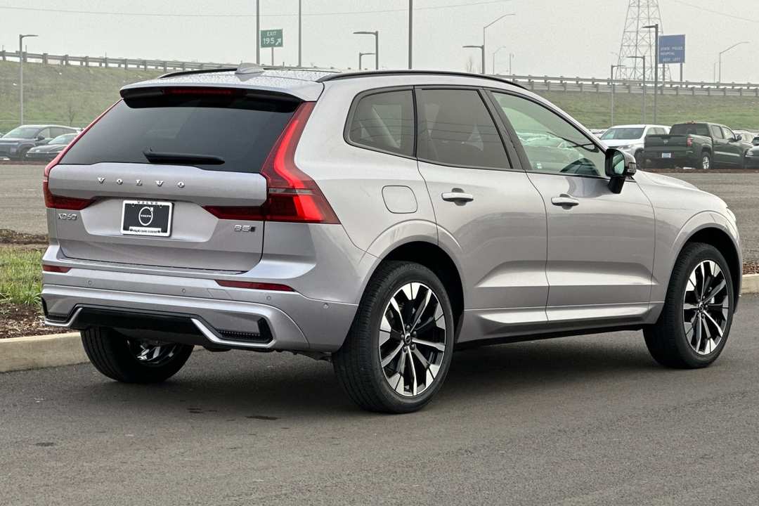2026 Volvo Xc60 B5 Plus - Image 3