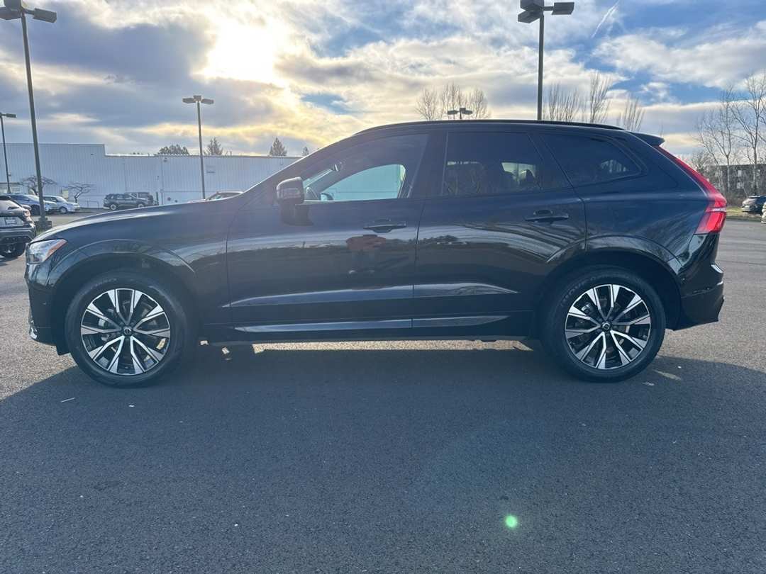 2023 Volvo Xc60 B5 Plus Dark Theme - Image 4