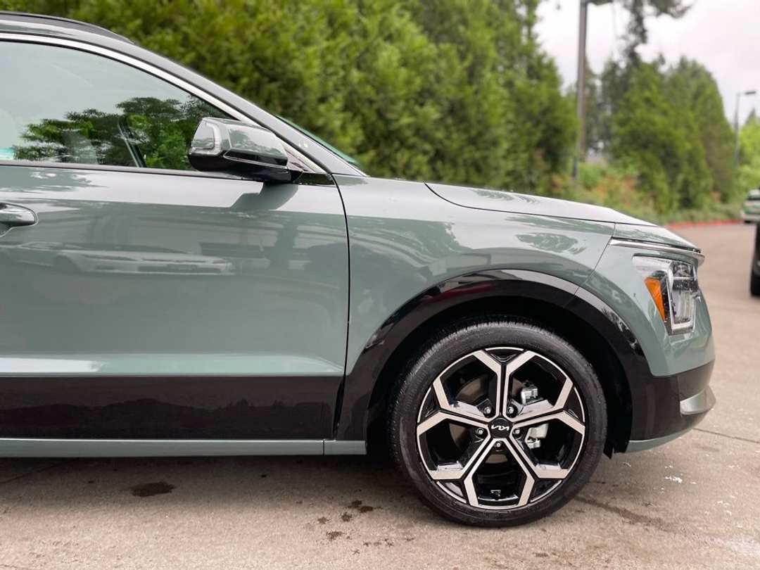 2024 Kia Niro EX Touring - Image 2