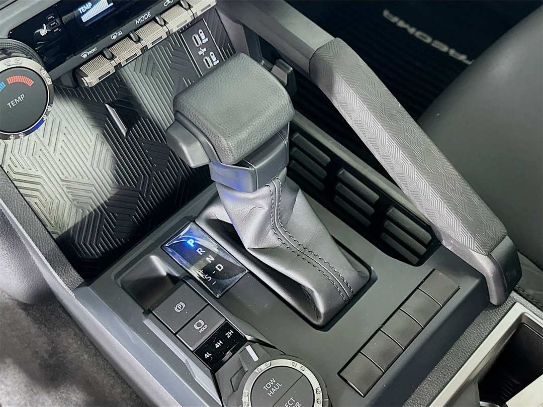 2025 Toyota Tacoma SR5 - Image 17