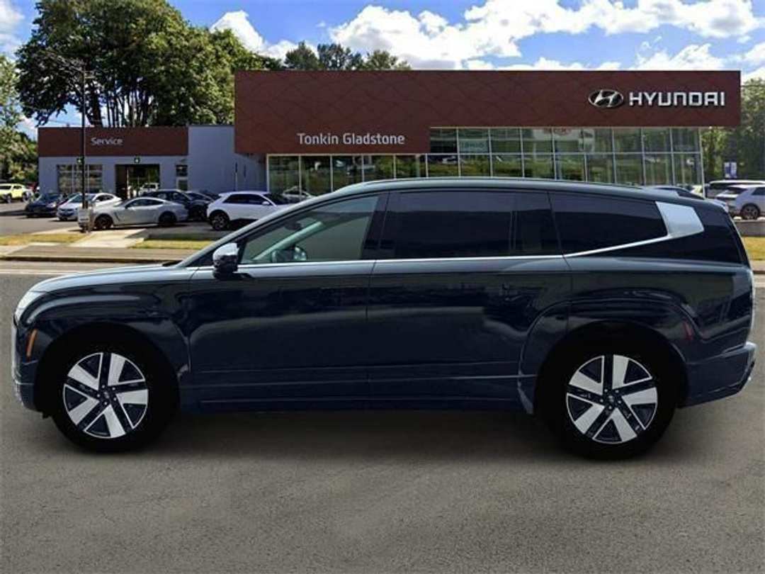 2026 Hyundai Ioniq 9 SEL - Image 3