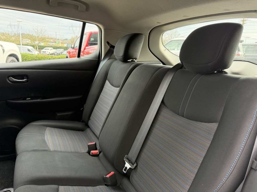 2019 Nissan LEAF SV - Image 30