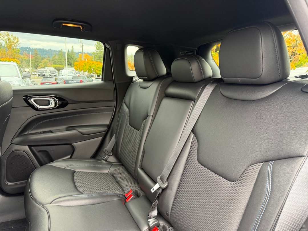 2026 Jeep Compass Latitude - Image 28