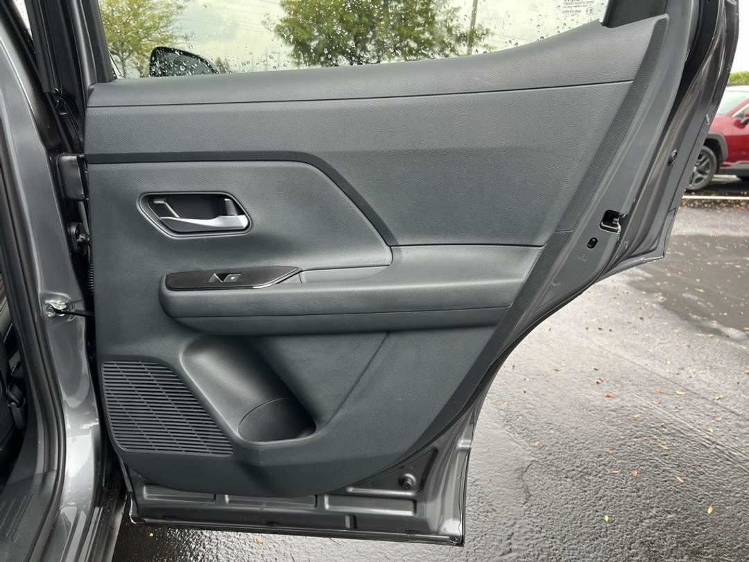 2026 Nissan Kicks SR - Image 25