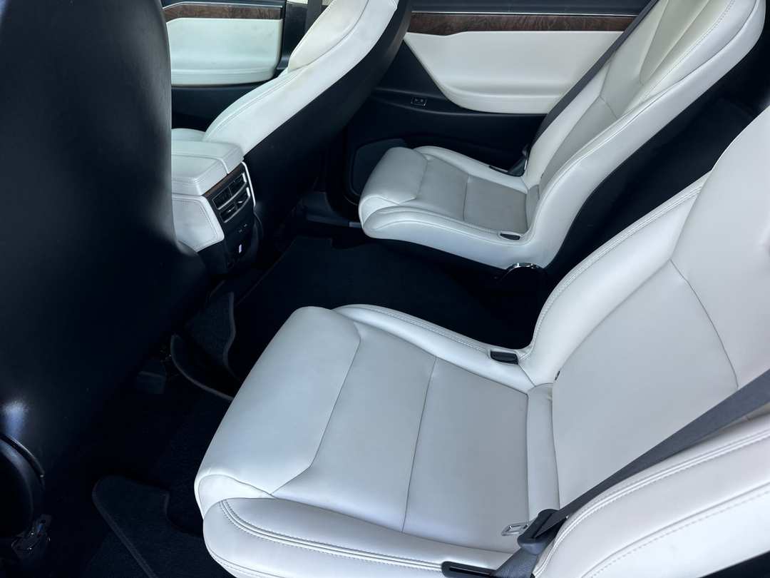2017 Tesla Model X - Image 11