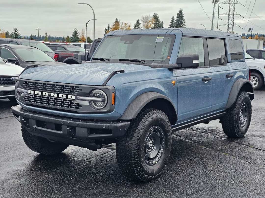 2025 Ford Bronco Badlands - Image 3
