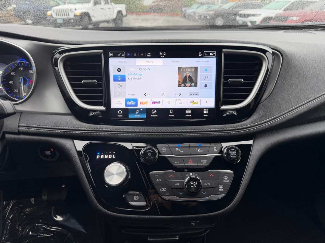 2026 Chrysler Pacifica Select - Image 21