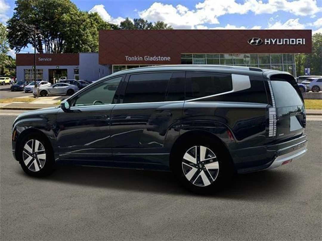 2026 Hyundai Ioniq 9 SEL - Image 4