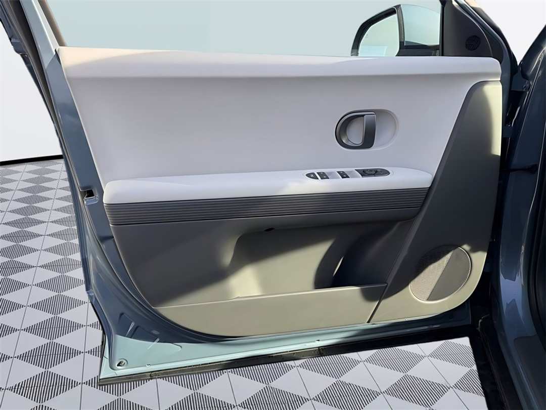 2026 Hyundai Ioniq 5 SEL - Image 11